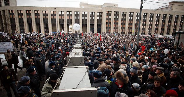 Die Demo war gut organisiert und Metalldetektoren haben für Sicherheit gesorgt. Foto: Kirill Rudenko
