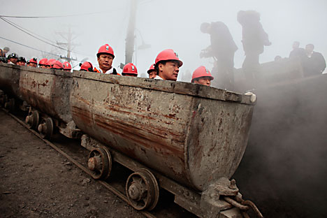中国の鉱員＝Reuters/Vostock-Photo撮影