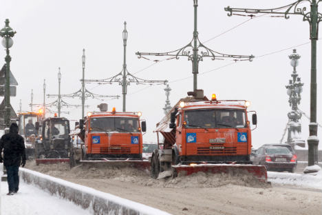 Winterlicher Alltag in Moskau: Eine Schneepflug-Armada räumt die Straßen der Hauptstadt.Foto: Photoxpress