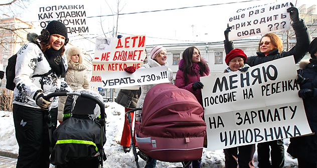 Die meisten Frauen demonstrieren für Kinderechte.  Foto: Ruslan Krivobok_RIAN