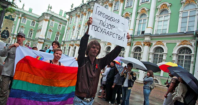 Comunidade LGBT protesta em São Petersburgo. Projeto de Lei quer proibir “a promoção de sodomia, lesbianismo, bissexualismo e transsexualismo a menores de idade” Foto: TASS