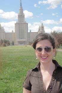 Em frente ao prédio da Universidade Estatal de Moscou, Ana posa para foto Foto: Arquivo pessoal