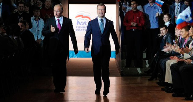 Vladimir Pútin (à esq.) e Dmítri Medvedev (à dir.) Foto: daylife.com