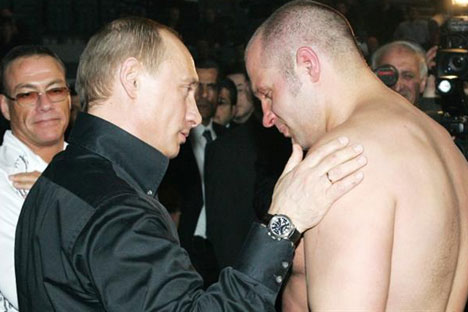 Vladimir Putin con Fedor Emelianenko, Campeón en cuatro ocasiones del World Combat Sambo Championship