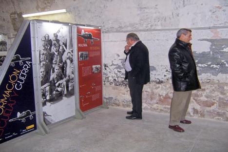 La exposición "Aviadores de la República" puede verse en el castillo de Montjuïc hasta el 21 de enero de 2012. Foto de Maite Montroi. 