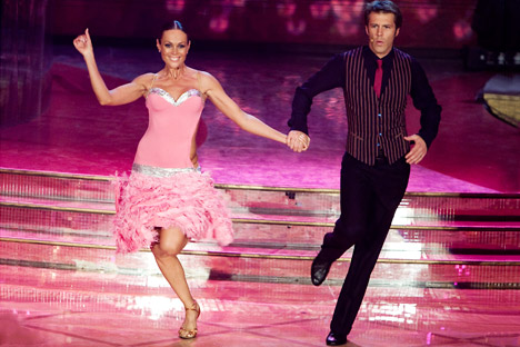 La ballerina moscovita Natalia Titova con Emanuele Filiberto di Savoia, durante la finale 2009 di "Ballando con le Stelle" (Foto: Elisabetta Villa/Getty Images)