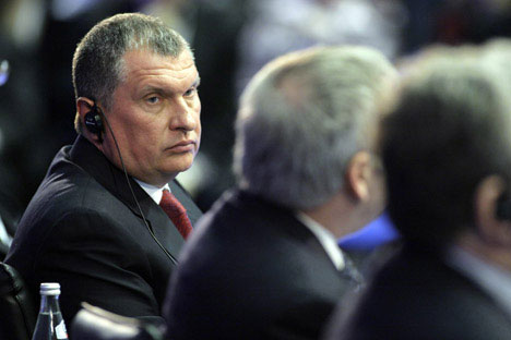 A sinistra, Ygor Secin, scaricato dal Cda di Rosneft ad aprile. Primo esempio delle novità presidenziali. Foto: Getty Images/ Fotobank