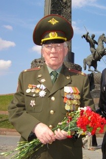 Il 9 maggio: Michail Zwilling al Monte Poklonnaya di Mosca.Foto dall'archivio personale