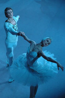 La prima ballerina Svetlana Zakharovadurante uno spettacolo di danza.Foto di Andrei Melagnin