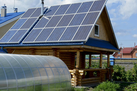 Some eco-friendly families place solar panels on their country homes (Novosibirsk Region). Source: www.rmcip.ru