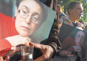 Murdered journalist Anna Politkovskaya is mourned by the public