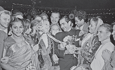 Raj Kapoor meets participants of the 1957 Moscow Youth Festival