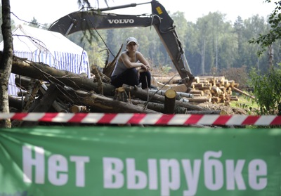A protester sits behind a barricade that reads “No todeforestation” at the site of Khimki highway constructionSource: ITAR-TASS