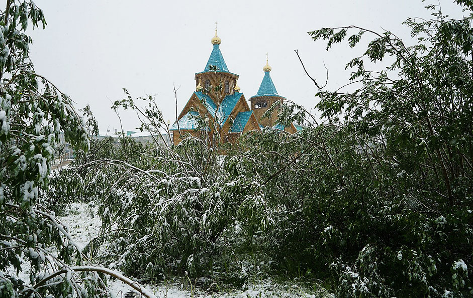 Snijeg u Vorkuti na sjeveru Rusije pao je uslijed pojave hladne atmosferske fronte.