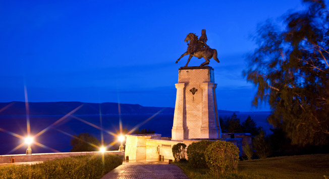 Spomenik Vasiliju Tatiševu, ustanovitelju mesta Togliatti (pred letom 1964 se je imenovalo Stavropol), ki je prvotno služilo kot utrdba pred nomadi in selitvami Kalmikov.