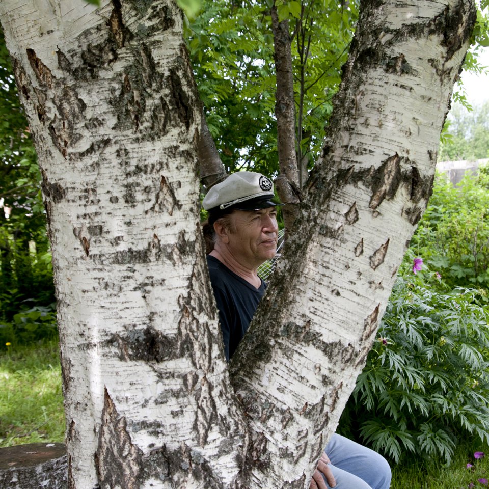 Boris Klotchkov, 65 anni, è un artista monumentale. Vive qui dal 1980. “In verità, il monumento più importante è la macchia di betulle piantata vent’anni fa intorno a casa mia”