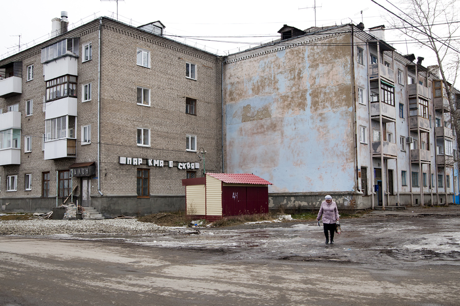 La scritta indica che la fabbrica è nata nel 1941 da un’officina evacuata da Mosca sotto la direzione di Ivan Likhachev