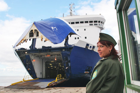 O cidadão cubano Luis Vladimir Vega Céspedes passa mais de um mês a bordo de navio entre a Rússia e a Finlândia. Foto: TASS