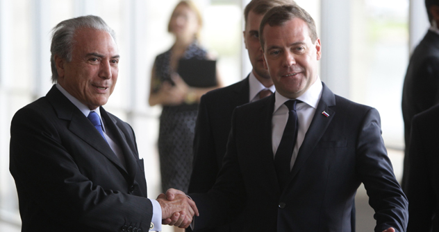 Michel Temer (esq.) encontrou-se com Dmítri Medvedev (dir.). Foto: Oleg Prasolov/RG 