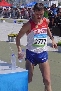 Denis Nijegorodov é o atual detentor do recorde mundial de 3:34:14 na marcha atlética de 50km Foto: wikipedia.org