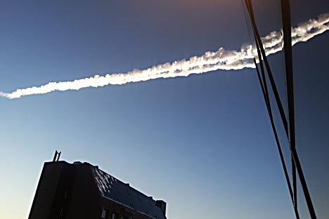 O meteorito, que explodiu no céu da região, assustou os habitantes da cidade e de localidades vizinhas com uma onda de choque Foto: TASS