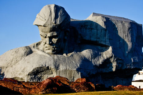 CNN pediu desculpas por incluir a escultura Coragem, na cidade bielorrussa de Brest, em uma lista de “monumentos mais feios do mundo” Foto: Lori / Legion Media