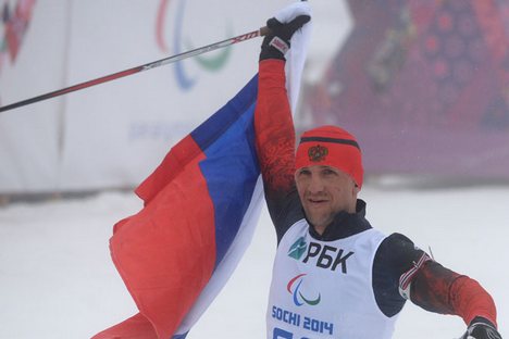 Herói do final de semana foi do esquiador Roman Pietuchkov, que conquistou ouro no biathlon e no cross-country Foto: RIA Nóvosti
