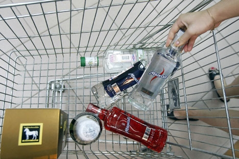 Apenas 35-40% do mercado de álcool russo é proveniente de produtores legais Foto: ITAR-TASS