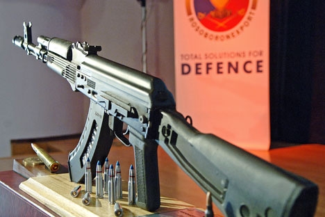 O novo pacote de sanções inclui a proibição da importação por empresas e consumidores americanos de produtos da marca Kalashnikov Foto: ITAR-TASS