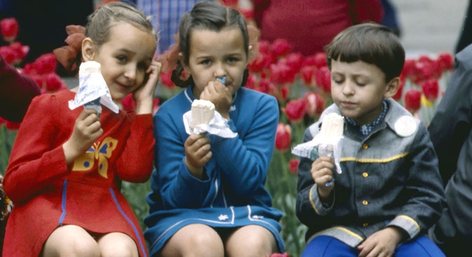 O sorvete Lakomka chegou às sorveterias soviéticas em meados da década de 1970 e logo virou uma das sobremesas preferidas pelas crianças Foto: RIA Nóvosti