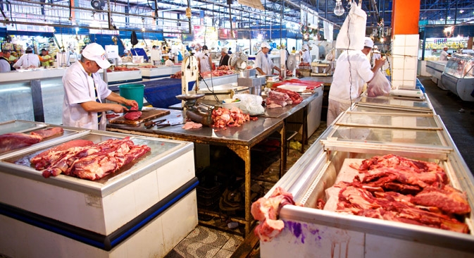 O lado brasileiro manifestou interesse em expandir o fornecimento de carne, subprodutos e produtos laticínios ao mercado russo Foto: Alamy/Legion Media