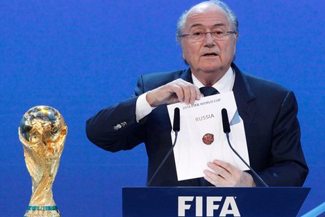 Blatter participou da cerimônia de abertura da 23ª Copa da CEI Foto: Reuters