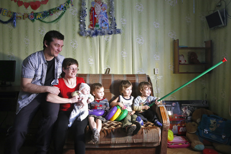 Davídova comemora a retirada das acusações em liberdade com a família Foto: Reuters
