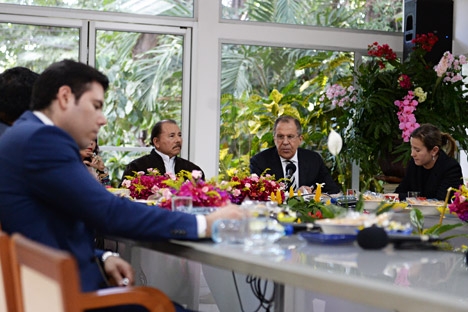 Presidente da Nicarágua (esq.) e ministro das Relações Exteriores da Rússia (dir.) Foto: Eduard Pessov/Ministério das Relações Exteriores da Rússia