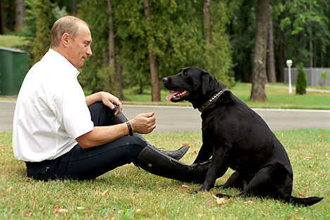 Pútin com seu labrador Foto:Vladímir Rodionov/TASS