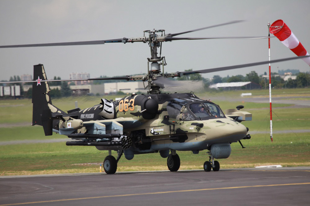 Mísseis “Vikhr-1” ajustados a um helicóptero Ka-52 