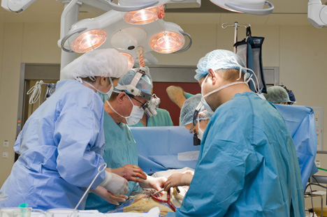 Primeira cirurgia de transplante facial da história aconteceu na França em 2005.