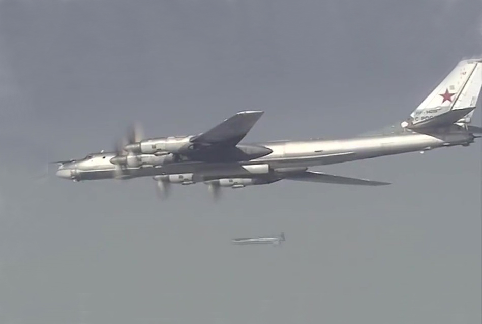 Bombardeiro Tupolev 95  lança ofensiva aérea contra o EI na Síria.