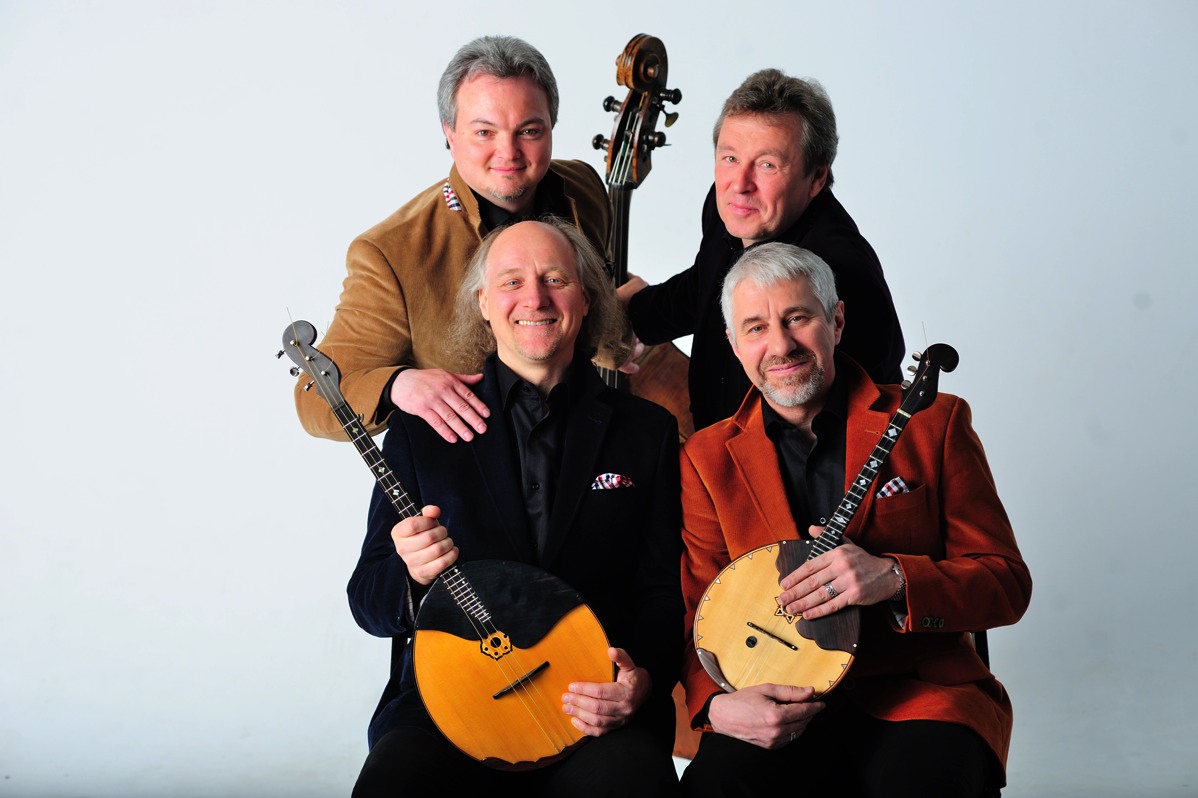 Quarteto foi fundado em 1982 e usa instrumentos como a balalaica e o acordeão "baian".
