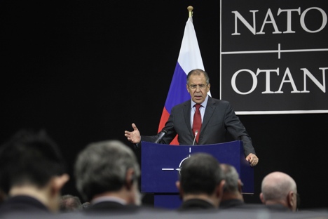 Russischer Außenminister Sergej Lawrow beim NATO-Russland-Gipfel. Foto: AP