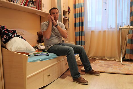 Blogger Nawalny während der Razzia. Foto: AP