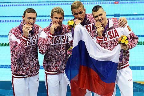 Andrej Gretschin, Nikita Lobinzew, Wladimir Morosow, Danila Isotow holten Bronze in Freistilstaffel. Foto: RIAN