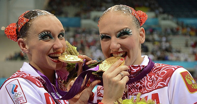 Die russischen Synchronschwimmerinnen Natalja Ischtschenko und Swetlana Romaschina. Foto: ITAR-TASS