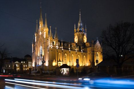 Die Kathedrale der unbefleckten Empfängnis bei Nacht. Foto: PhotoXPress.
