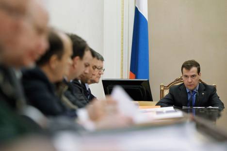 Mehr Verantwortung für Betriebsleistung und tiefgreifende Integration:  Ministerpräsident Dmitri Medwedjew schlägt Strukturelle Reformen in der Raumfahrtbranche vor. Foto:  Reuters. 