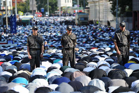  Konflikte zwischen radikalislamistisch gesinnten Zuwanderern und der russischen Bevölkerung sind häufiger geworden. Auf dem Bild: Die Moskauer Muslime feiern das Fest Urasa Bairam. Foto: RIA Novosti.