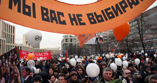 Teilnehmer der Großkundgebung „Für faire Wahlen“, die am 26 Dezember 2011 auf dem Sacharow-Prospekt in Moskau stattfand. Die Aufschrift auf dem Banner: "Wir haben euch nicht gewählt!". Foto: Tatjana Schramtschenko, Russland HEUTE.