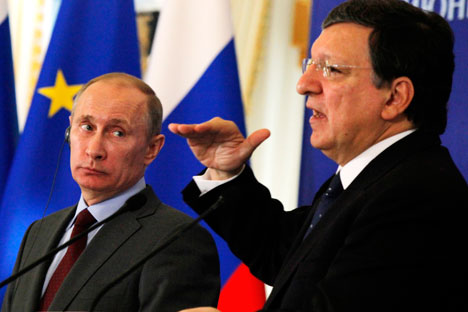 Russlands Präsident Wladimir Putin und der Präsident der Europäische Kommision José Manuel Barroso während des Russland-EU Gipfeltreffens in St.Petersburg. Foto:AP.