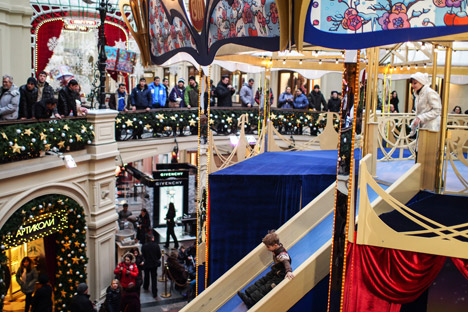 Das feierlich dekorierte Einkaufszentrum GUM in Moskau. Foto: RIA Novosti.