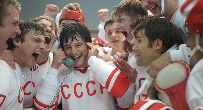 Russischer Schauspieler Daniil Koslowskij als Eishockeylegende Walerij Charlamow. Foto: kinopoisk.ru